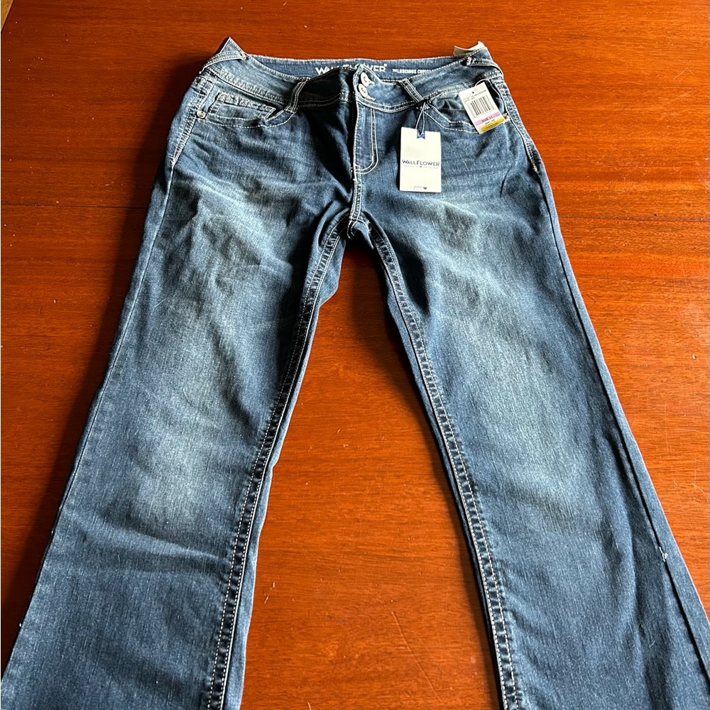 NWT Wallflower Bling Lucious Curvy Fit Bootcut Women’s Jeans size 11
